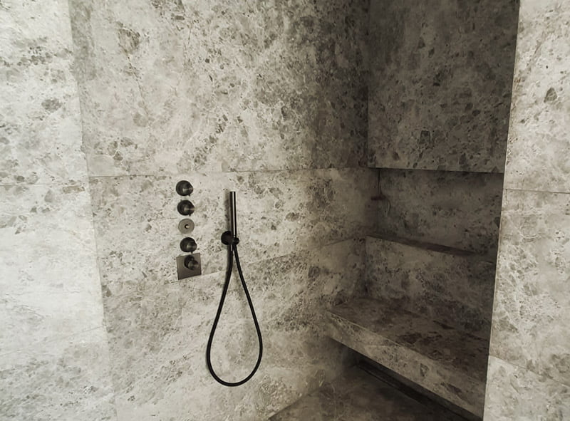 Phòng tắm hốc đá marble